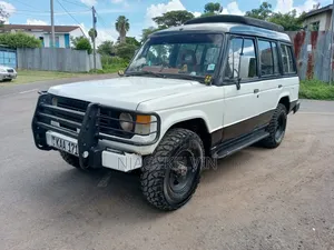 Mitsubishi Pajero 1990 White