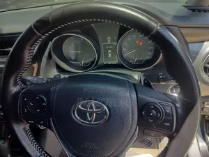 Toyota Auris 2016 Matt Black