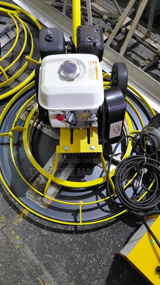 Heavy Duty Honda Powered Power Trowel/Float Machine. - thumbnail 2