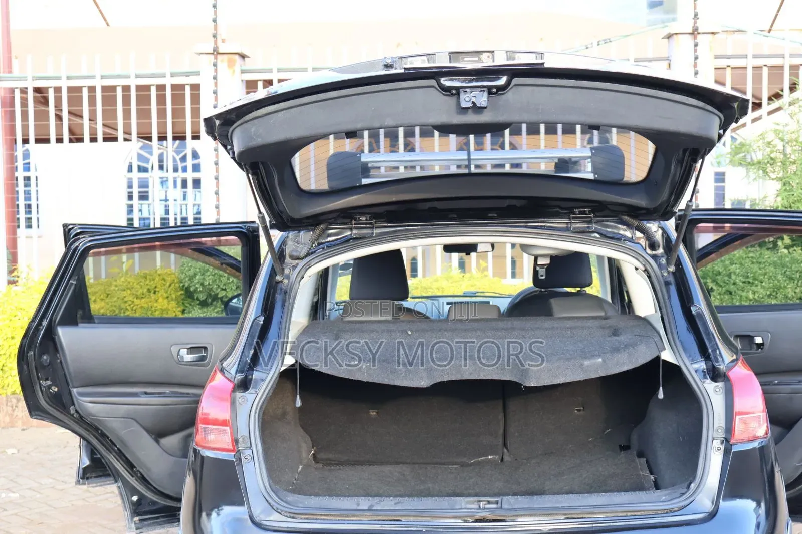 Nissan Dualis 2011 Black