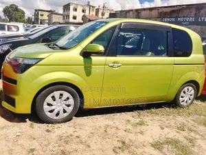 Toyota Spade 2017 Green