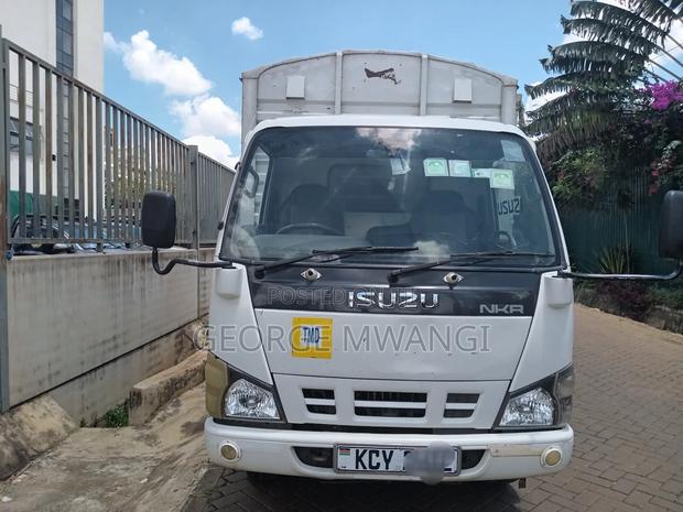 Isuzu NKR Manual Diesel - main view