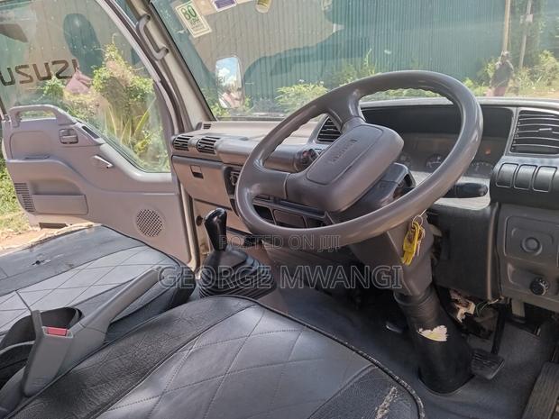 Isuzu NKR Manual Diesel - thumbnail 4