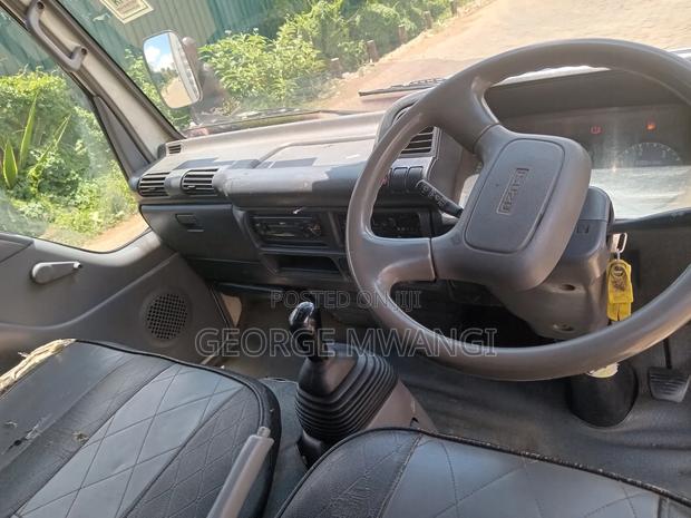 Isuzu NKR Manual Diesel - thumbnail 7