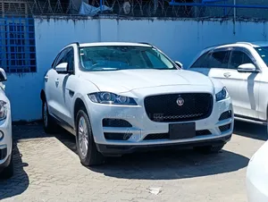 Jaguar F-Pace 20d Premium AWD 2018 White