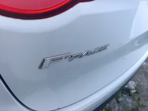 Jaguar F-Pace 20d Premium AWD 2018 White