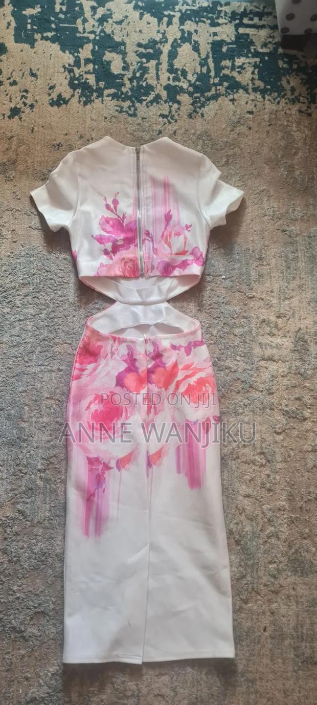 White and Pink Floral Elegant Cut-Out Waist Design Dress - thumbnail 3