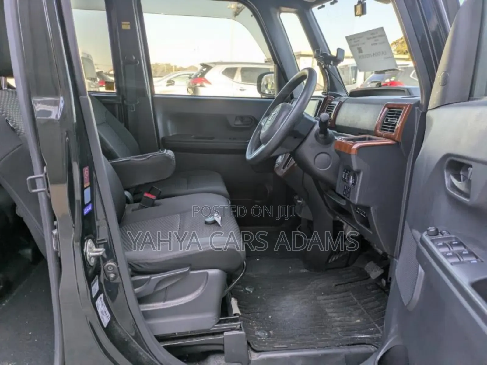 Toyota Pixis Mega 660 FWD 2019 Black