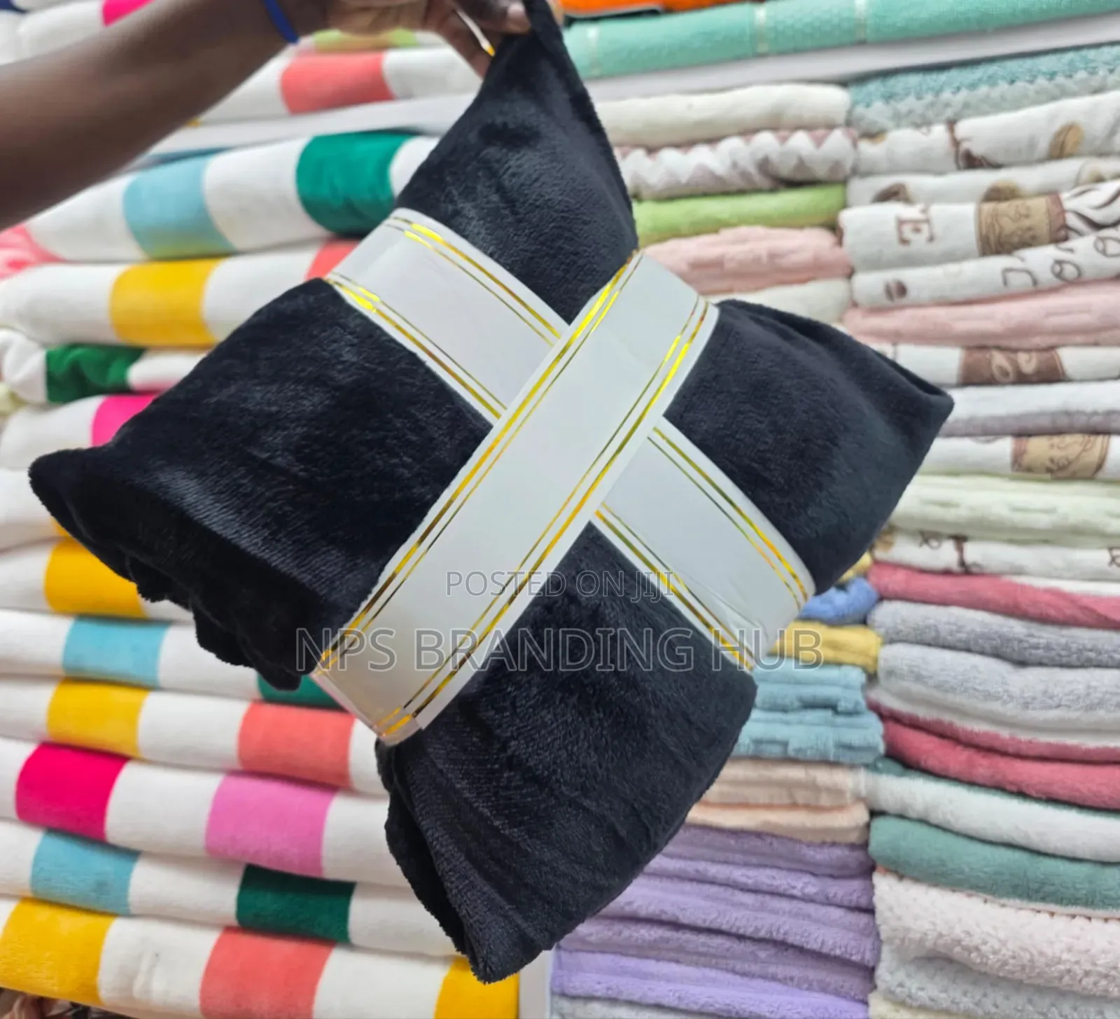 Plain Fleece Blanket With Ribbon Size: 6*6
 Sk