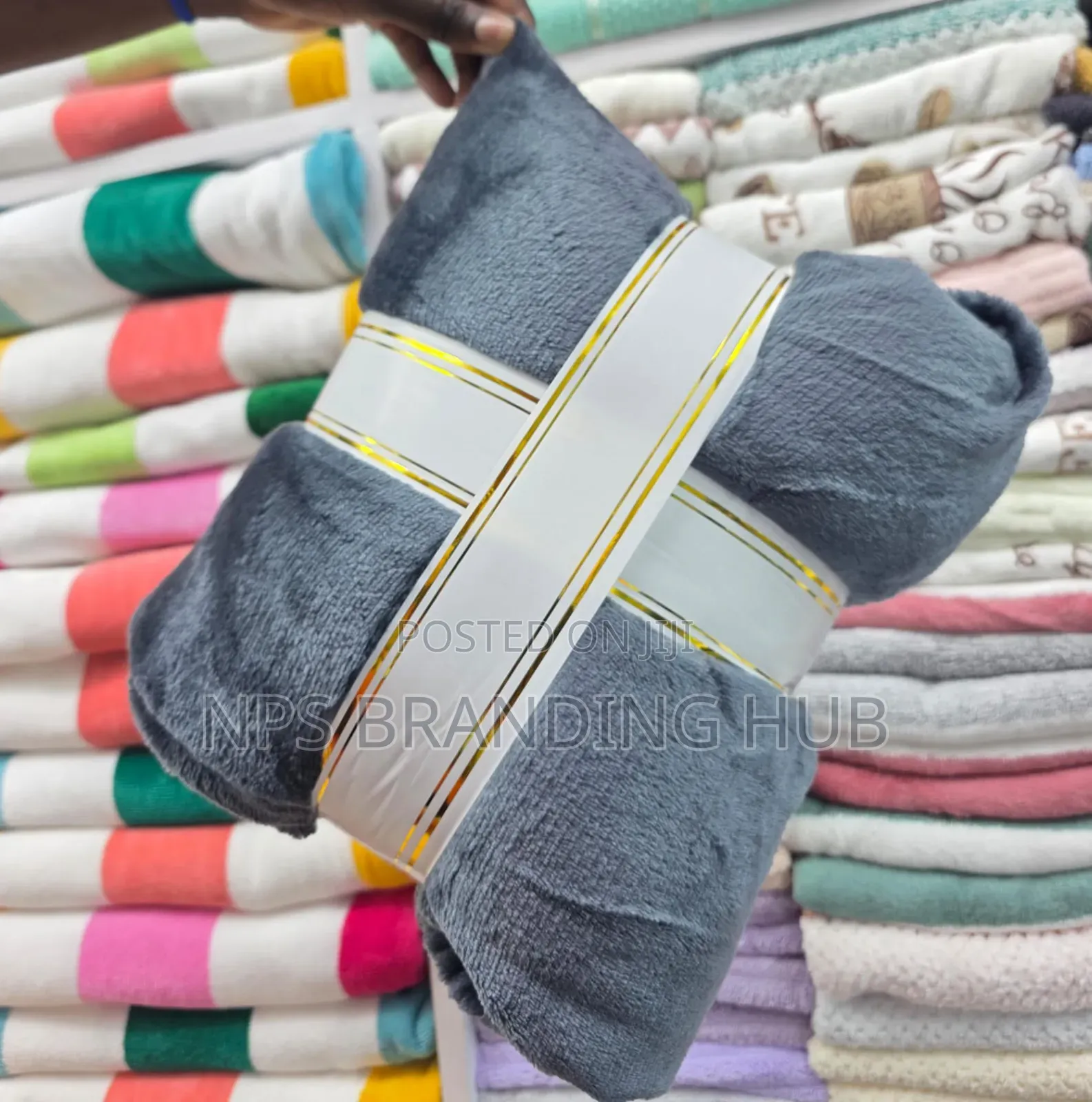 Plain Fleece Blanket With Ribbon Size: 6*6
 Sk