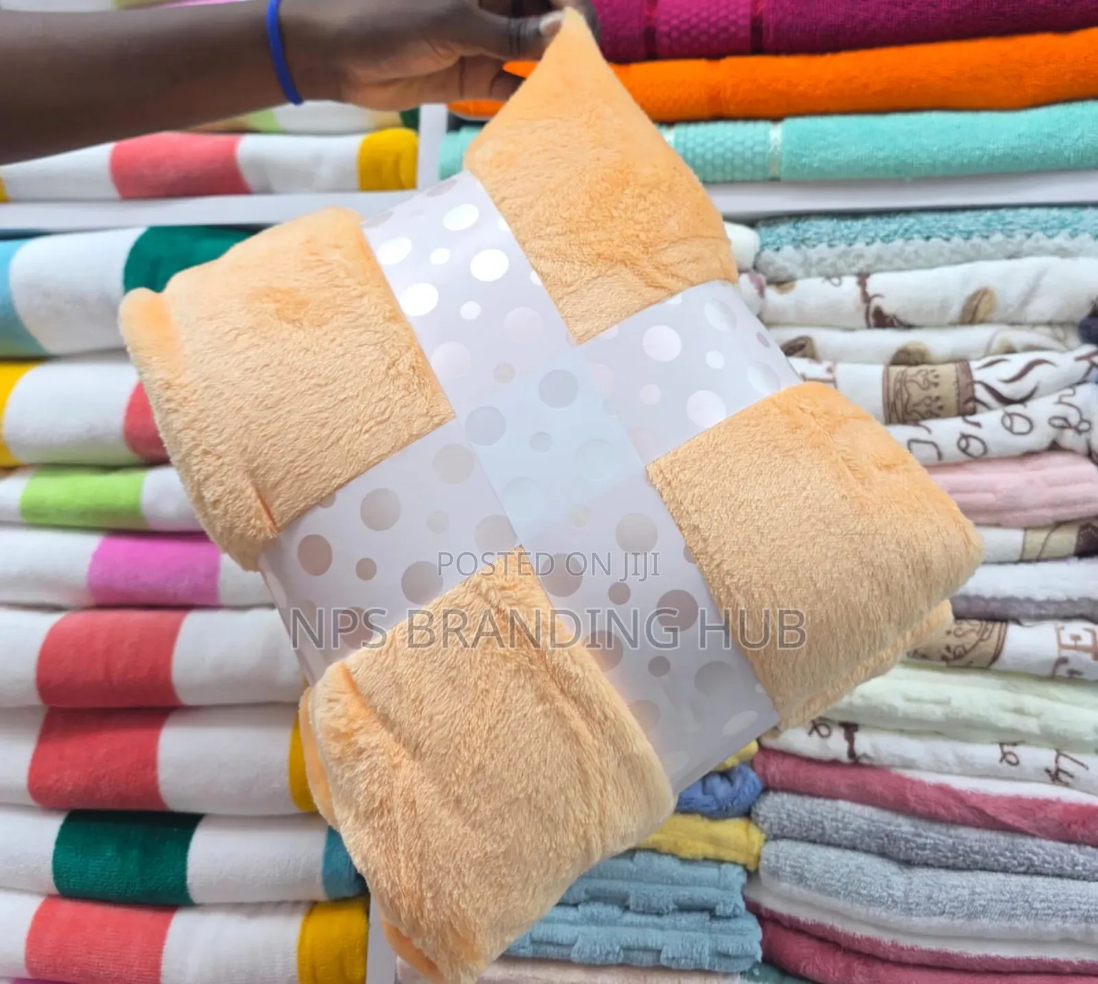 Plain Fleece Blanket With Ribbon Size: 6*6
 Sk
