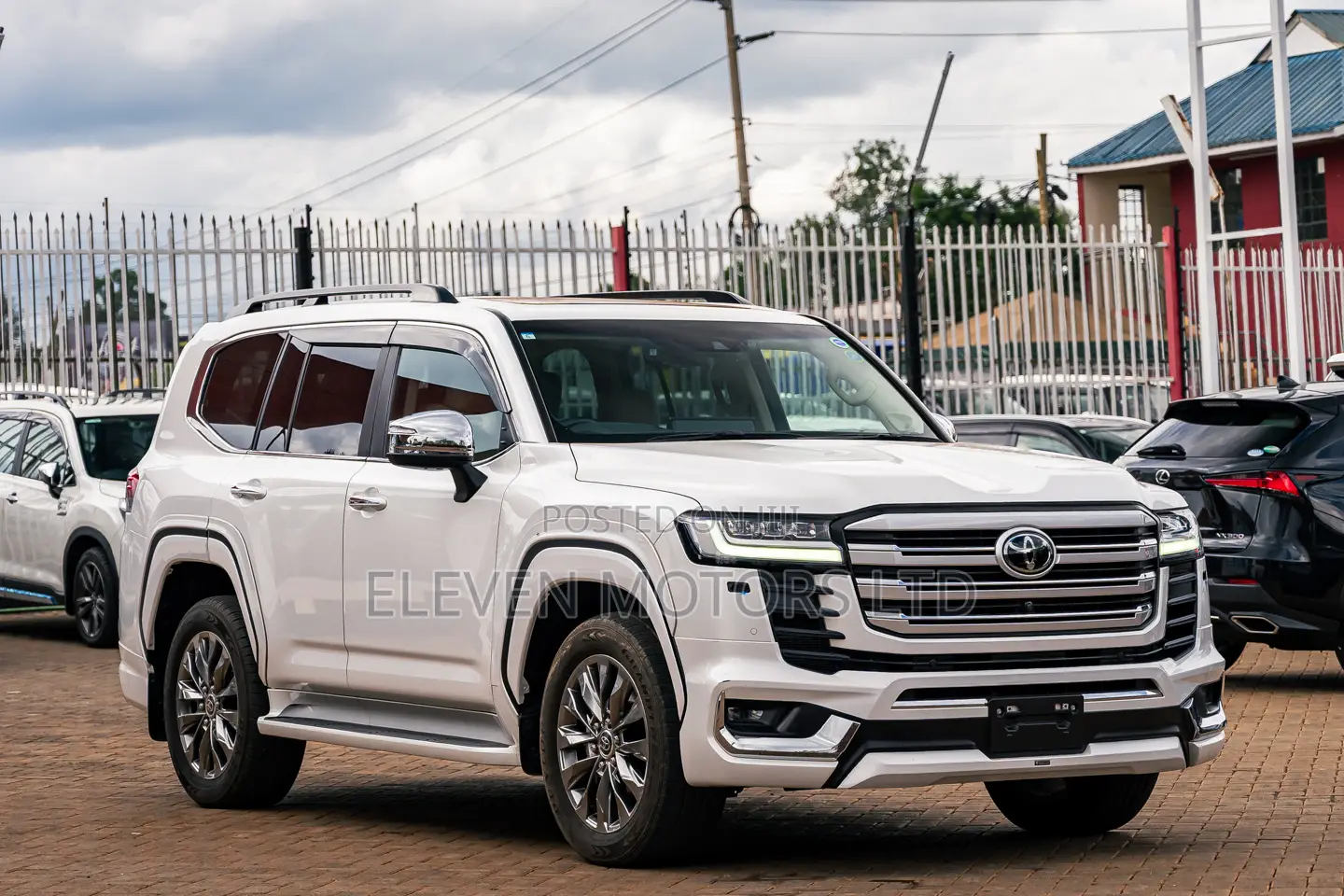 Toyota Land Cruiser LC300 2023 White