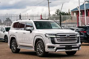 Toyota Land Cruiser LC300 2023 White