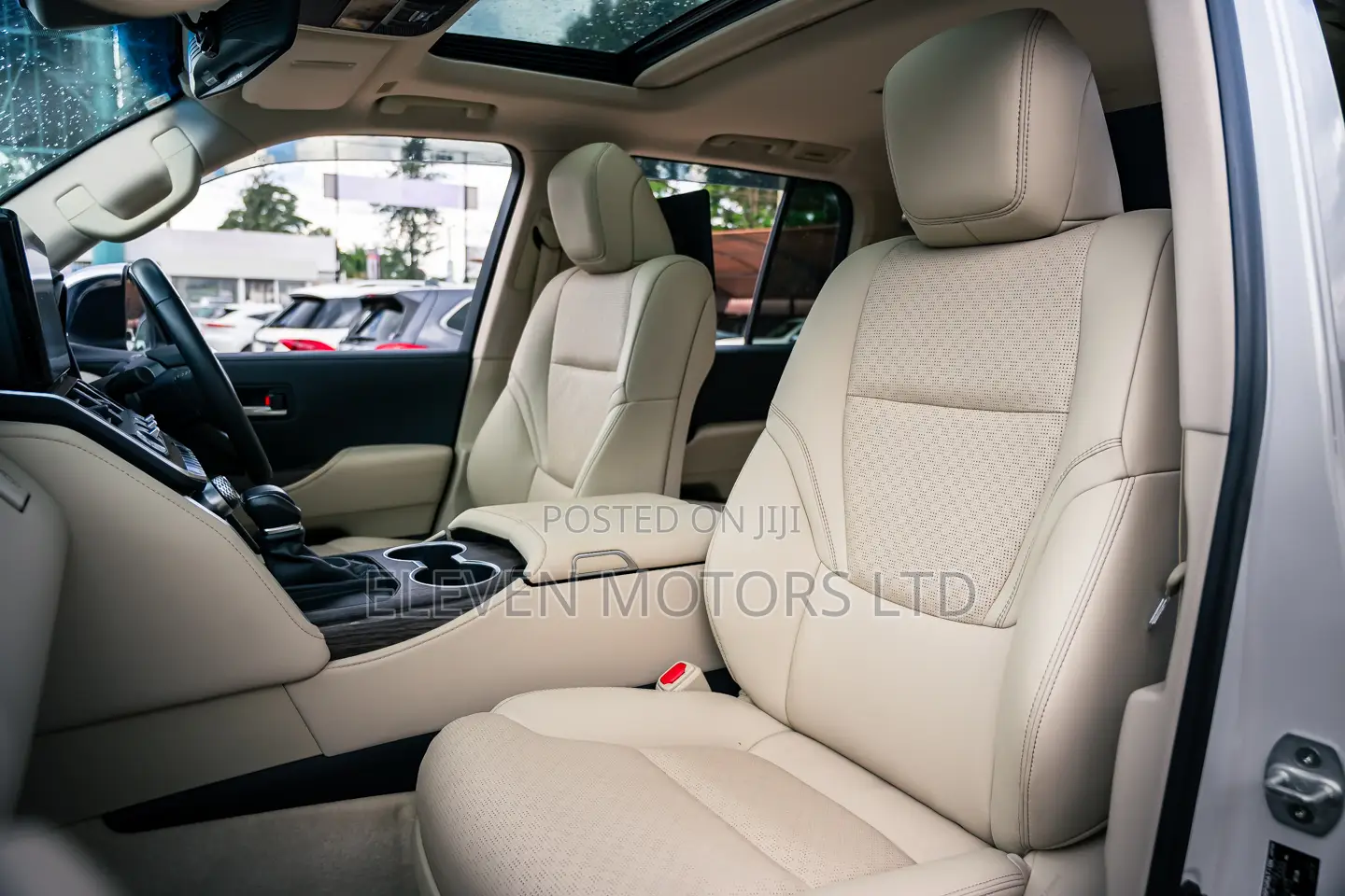 Toyota Land Cruiser LC300 2023 White