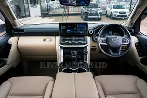 Toyota Land Cruiser LC300 2023 White