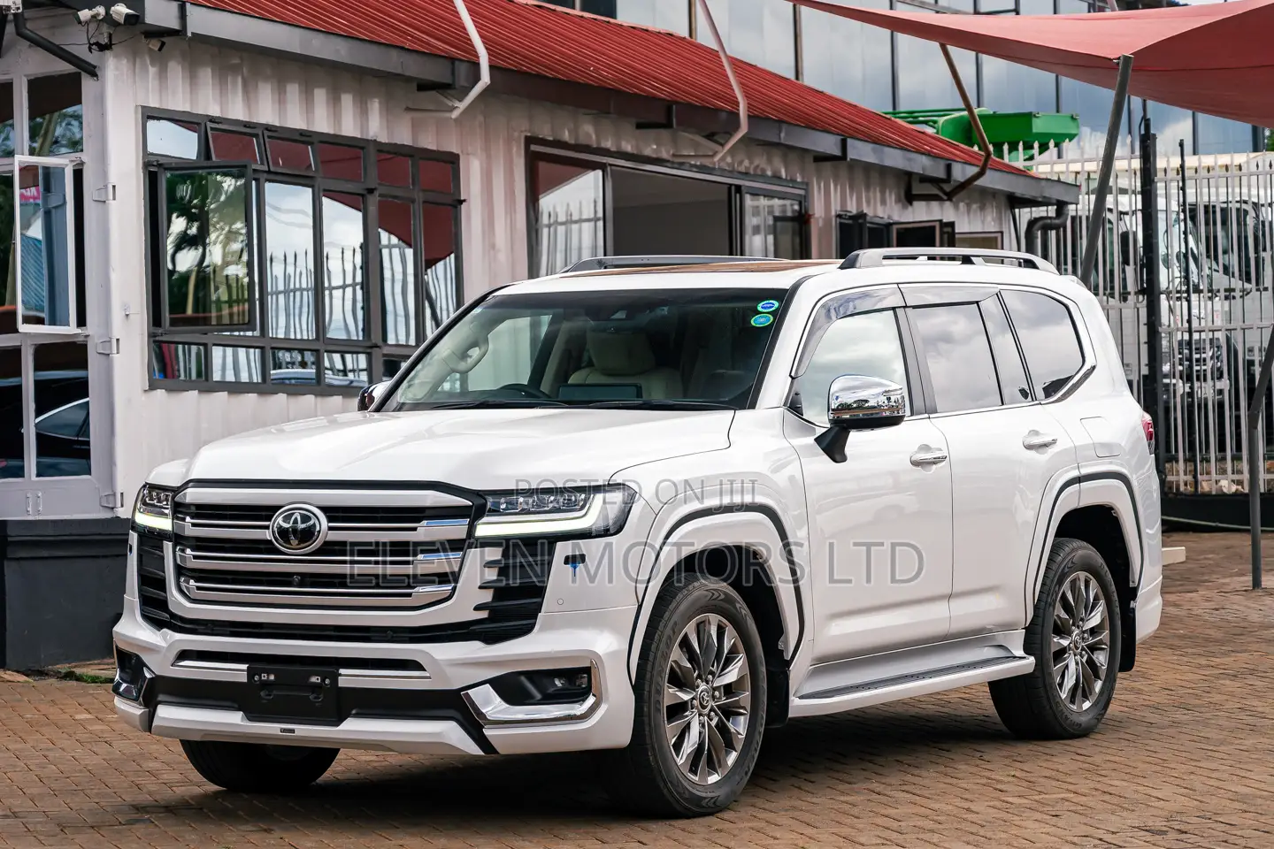 Toyota Land Cruiser LC300 2023 White