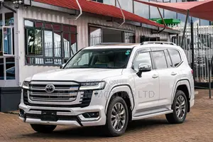 Toyota Land Cruiser LC300 2023 White