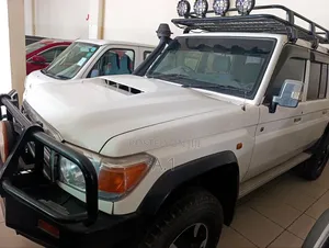 Toyota Land Cruiser 4.6 V8 GX-R 2014 Beige
