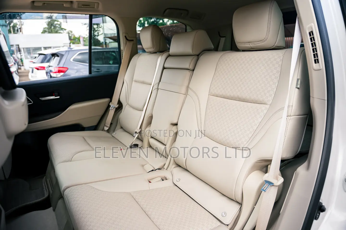 Toyota Land Cruiser LC300 2023 White