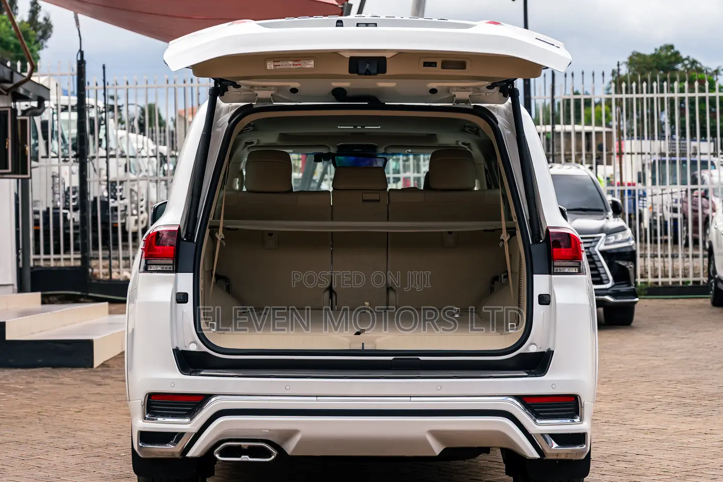 Toyota Land Cruiser LC300 2023 White