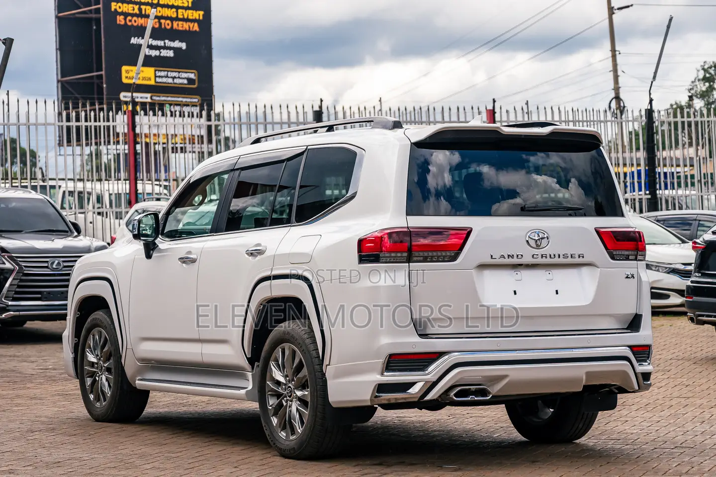 Toyota Land Cruiser LC300 2023 White