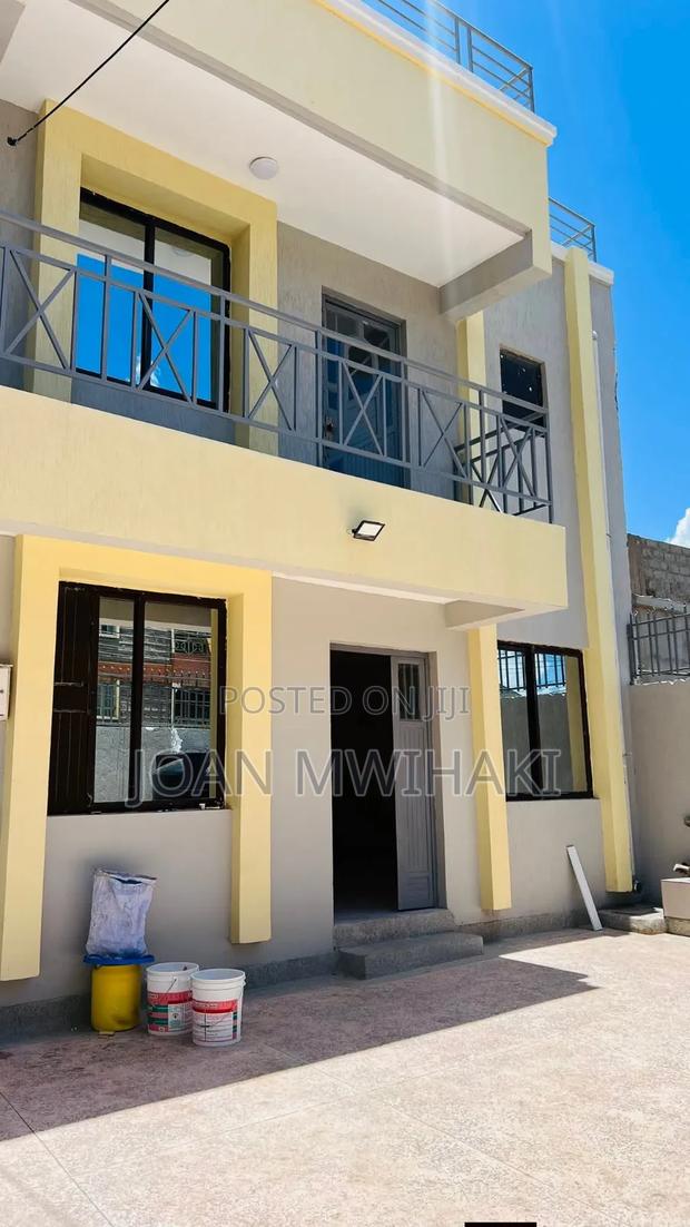 5bdrm Mansion in Naivas, Complex Utawala for rent - main view