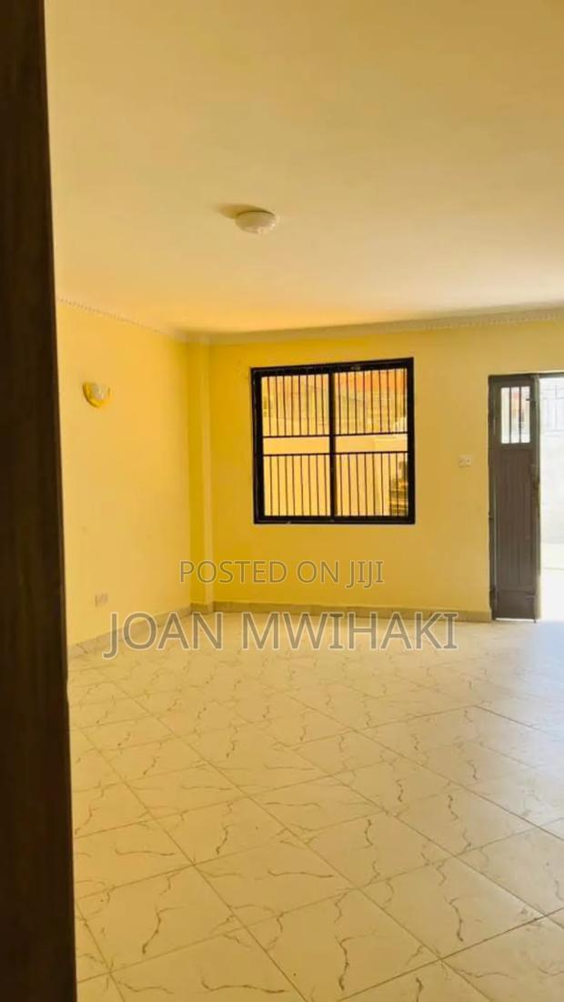 5bdrm Mansion in Naivas, Complex Utawala for rent - thumbnail 2