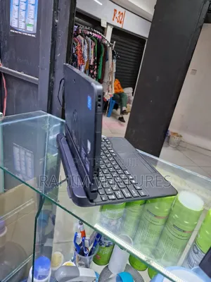 Laptop Fujitsu Esprimo X9510 4GB Intel Pentium SSD 128GB