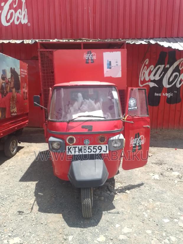 Piaggio Scooter 2021 Red - main view