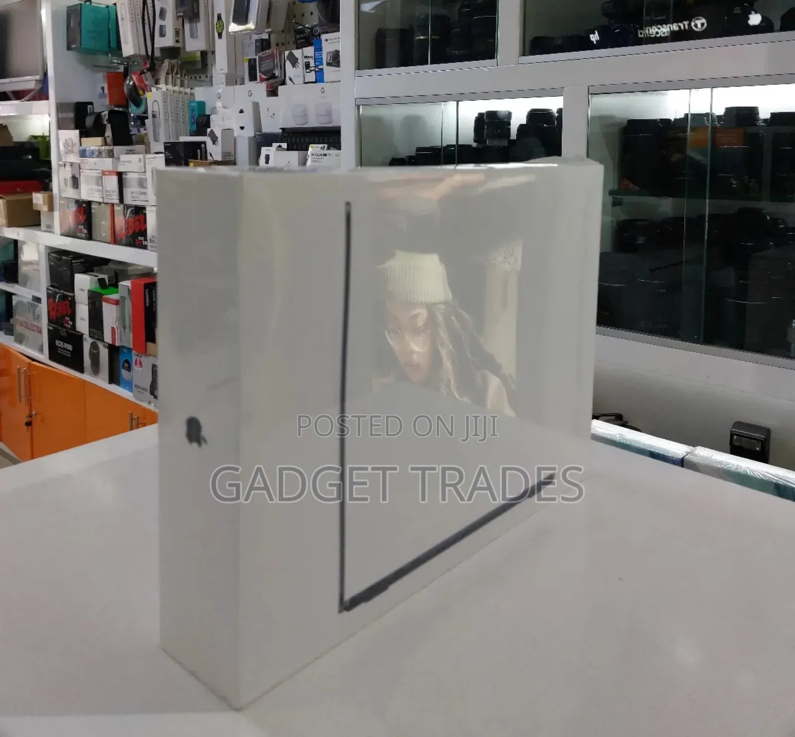 New Laptop Apple MacBook Air 2024 M3 13-inch 16GB Apple M3 SSD 256GB