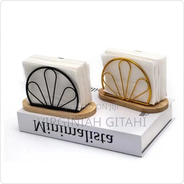 Metallic Hemisphere Bamboo Base Serviet Holder