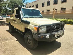 Toyota Land Cruiser 2013 Yellow