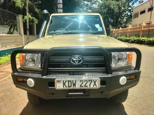 Toyota Land Cruiser 2013 Yellow