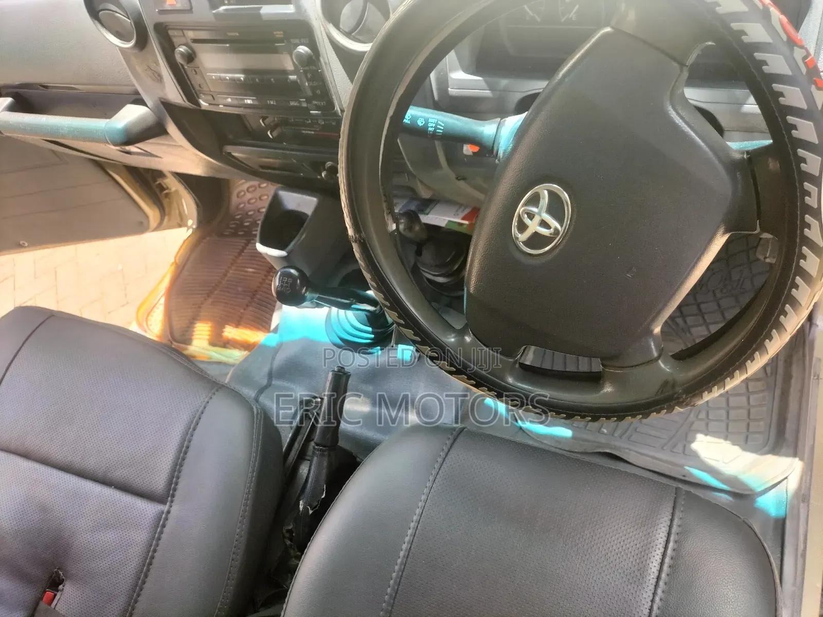 Toyota Land Cruiser 2013 Yellow