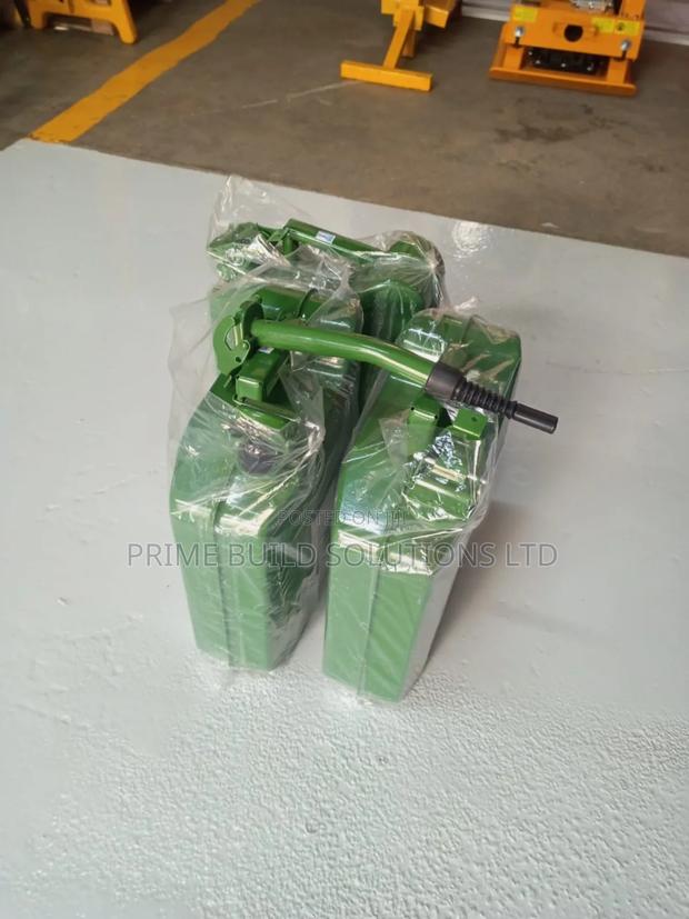10l Plastic Fuel Jerrican (Heavy Duty) - thumbnail 2