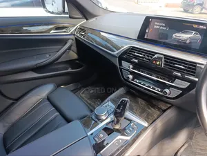 BMW 523i 2019 White