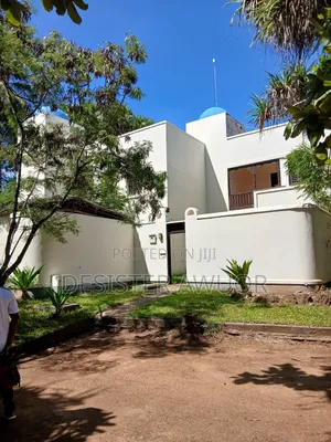 Furnished 3bdrm Villa in Ocean Beach, Town Centre for sale
