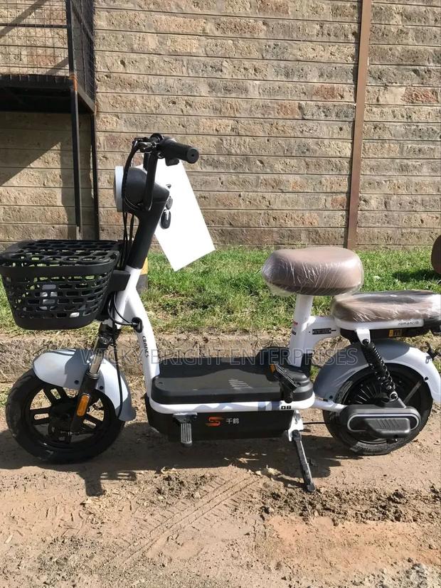 New Motorcycle 2025 White - thumbnail 4