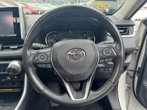 Toyota RAV4 2019 White