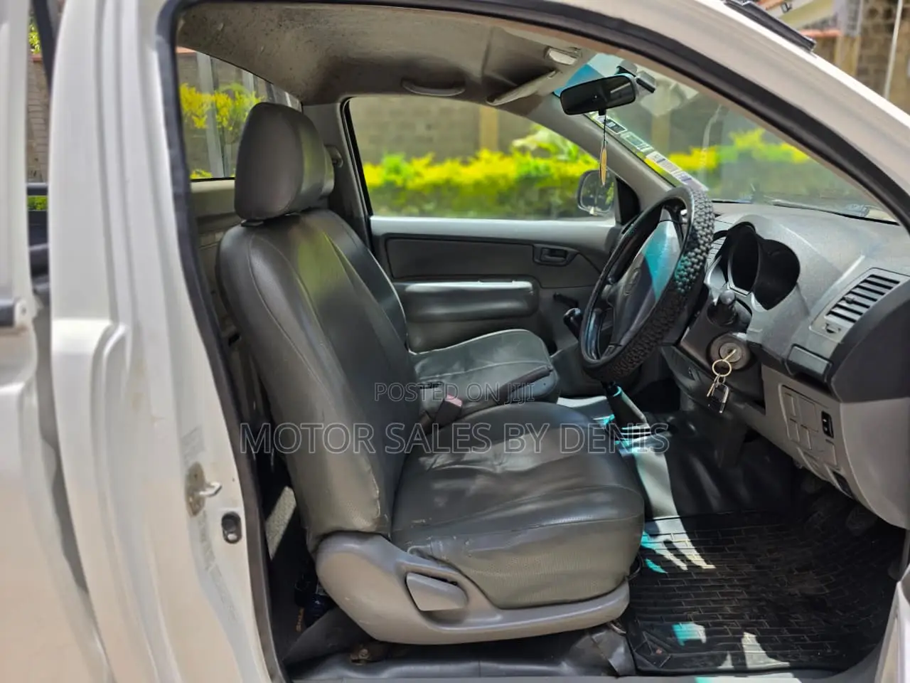 Toyota Hilux 2011 White
