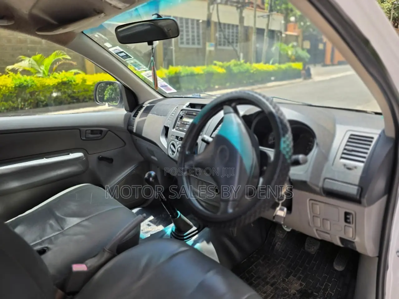 Toyota Hilux 2011 White