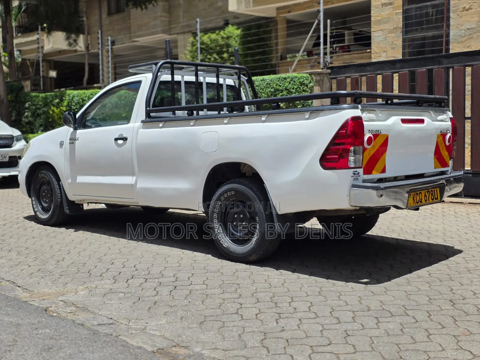 Toyota Hilux 2011 White