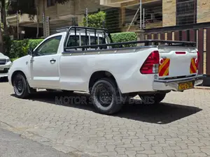 Toyota Hilux 2011 White