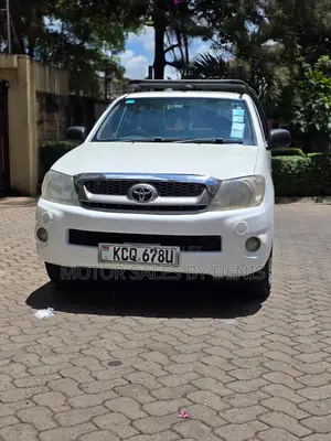 Toyota Hilux 2011 White