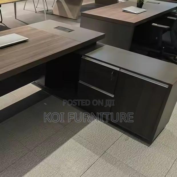 Office Desk; 1.8 Meters Executive Luxurious Office Desk - thumbnail 5
