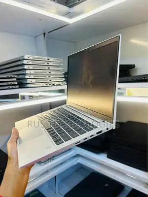 Laptop HP EliteBook 830 G8 8GB Intel Core i7 SSD 256GB