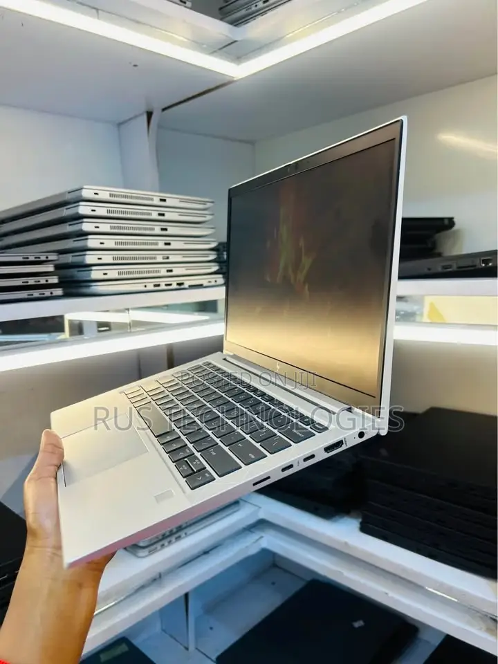 Laptop HP EliteBook 830 G8 8GB Intel Core i7 SSD 256GB