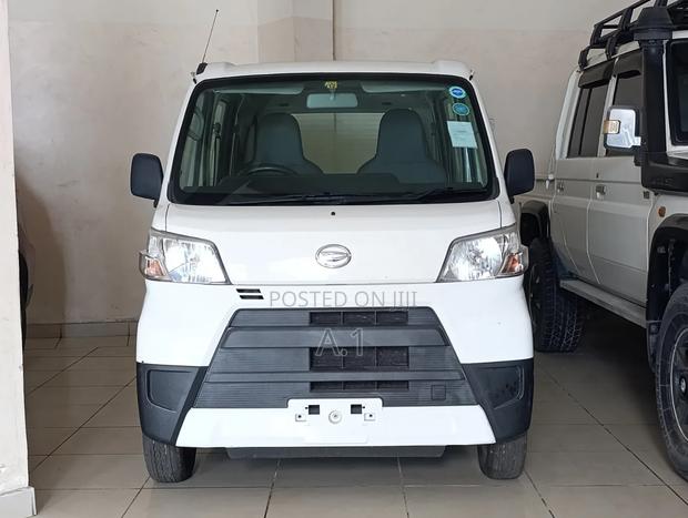 Daihatsu Hijet Cargo - main view