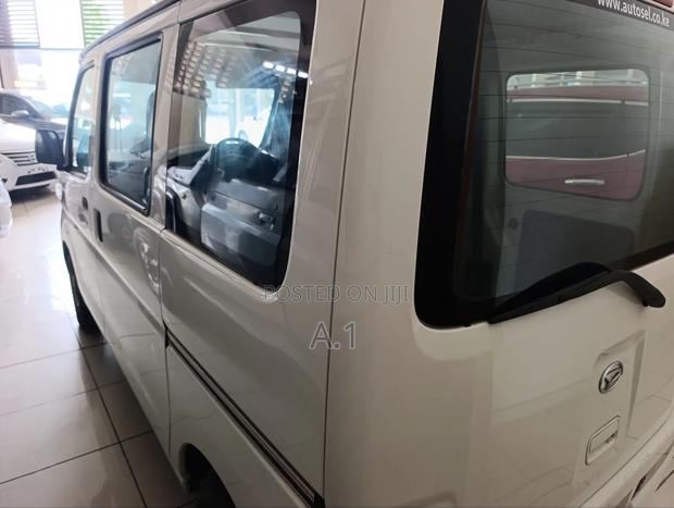 Daihatsu Hijet Cargo - thumbnail 7
