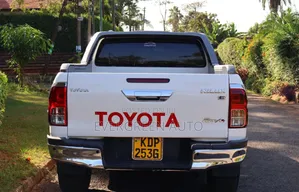 Toyota Hilux 2016 White